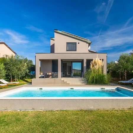 Vila Privepolai By Guide Pula